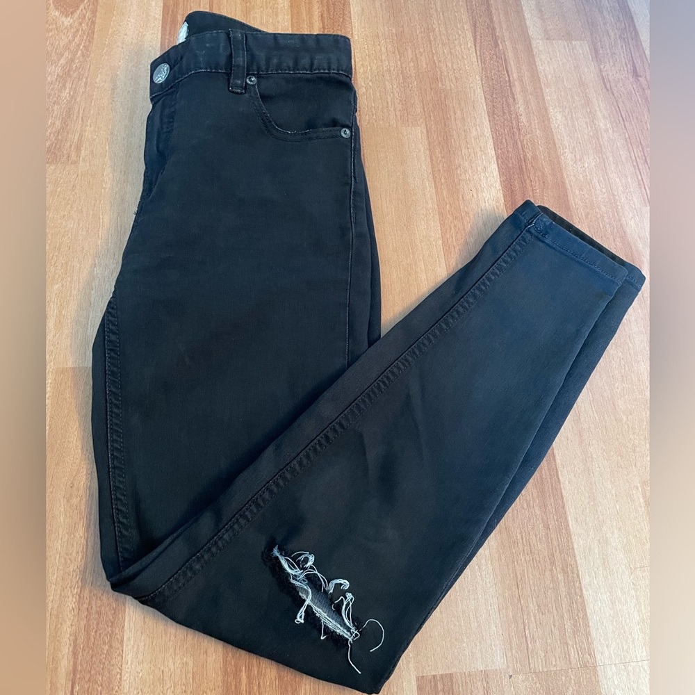 Free People Black skinny jeans with rip knee